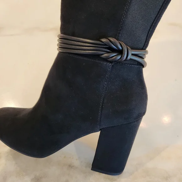 Black knee-high block heel boots! Barely worn. - Picture 3 of 15